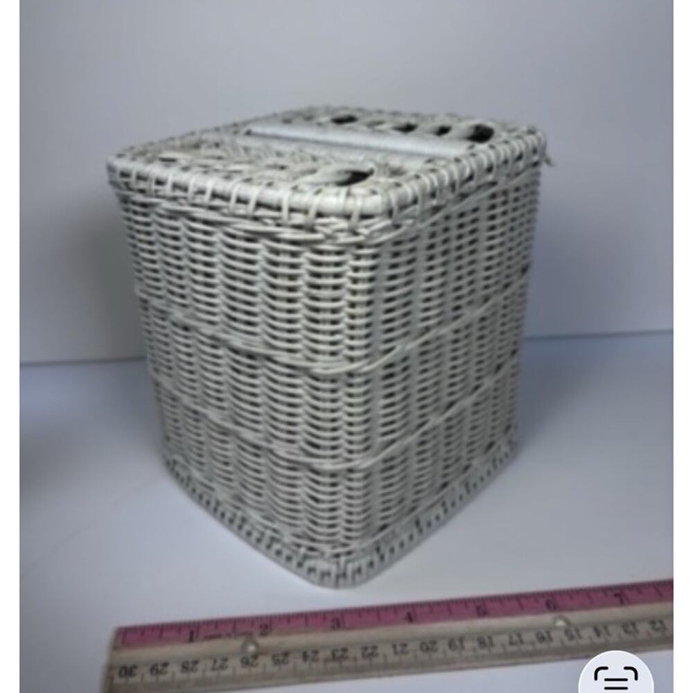 Vintage White Wicker Kleenex Box Cover MCM Shabby Chic Cottagecore - Picture 2 of 7